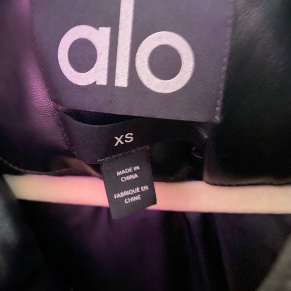 Alo Yoga Faux Leather Boss Puffer Jacket Black 4 Hooded Puffer - Picture 5 of 5